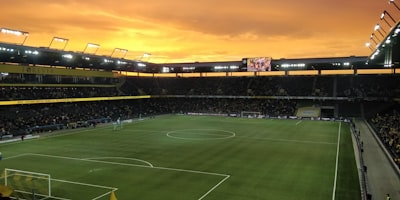 مباراة توتنهام ضد السيتيصراع العمالقة في الدوري الإنجليزي الممتاز